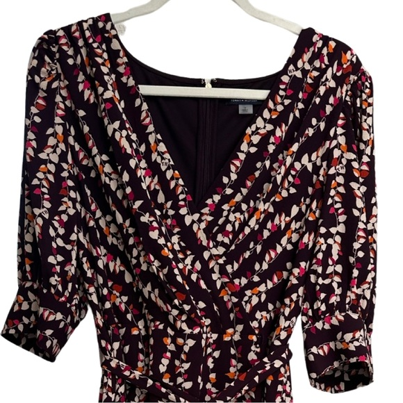 NEW Tommy Hilfiger floral dress with v neck front, tie waist and flowy. - Picture 1 of 7